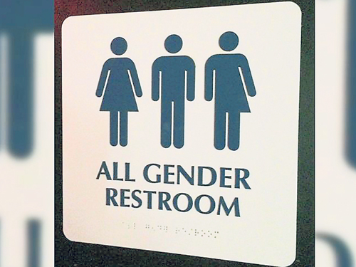 跨性别人士的洗手间使用权成为争议。（互联网）