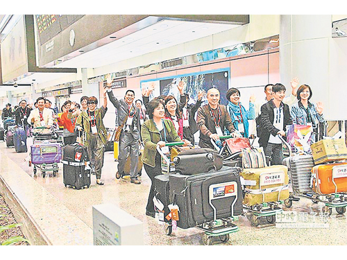 2013年3月12日，安利中國營銷菁英首發團到台灣旅遊。