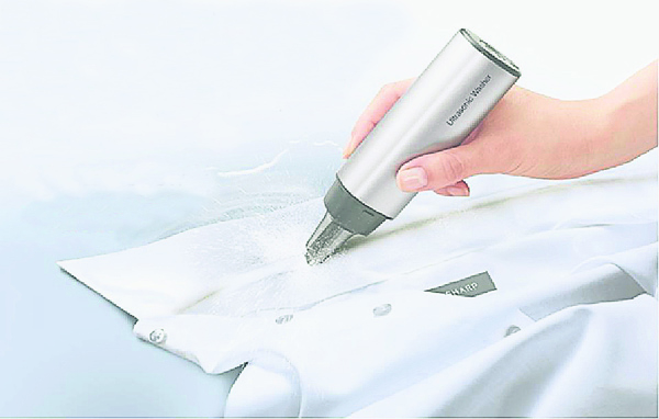 设计简洁轻便的“Ultrasonic Washer”掌上洗涤机，让你预先处理顽固污渍更轻松。