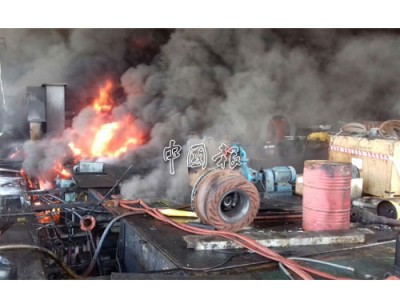 沙電力公司在山打根的廢棄發電廠已成為倉庫，週六離奇著火。