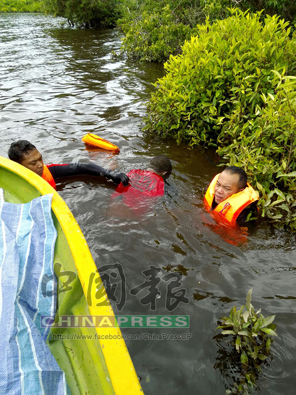 不幸溺斃的其中一名尼日利亞籍留學生身著紅色T恤,引起當地巴拉旺族議論。