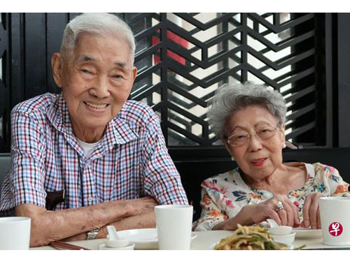 結婚56年的八旬老夫妻鄭少華（左）和陳偉蓉在本月相繼過世。（《聯合晚報》∕受訪者提供）  