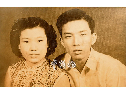 年輕時的黃明治與妻子陳珠梅。 