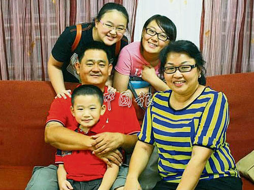 　黃鑽桃和先生把華人過節的傳統習俗文化，傳給三個孩子。 