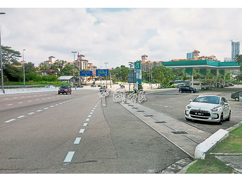 ■賽腳車少年被指逢週五晚就會聚集在油站前等待同伴到齊后,便開始賽腳車。