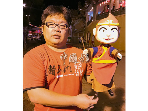 王英峻近年來積極編寫及推動，兒童Q版文創布袋戲劇。 