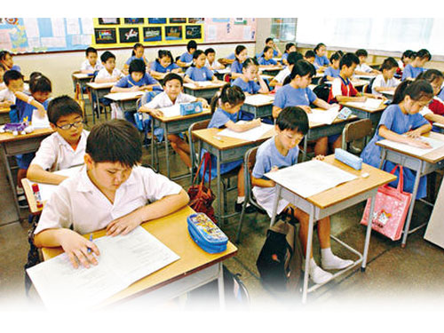 香港小學生考試的檔案照。
