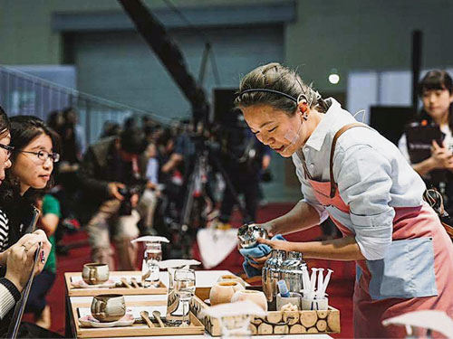 姚玉敏參加2016年世界虹吸式咖啡師大賽的倩影。 