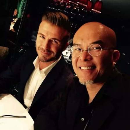 大衛柏罕(左)與香港文身師沈龍威。