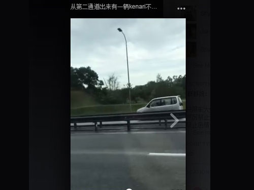 一名網友將可娜麗（kenari）轎車違規反方向行駛的畫面，拍下上載到社交媒體上。 