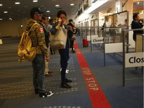 王菲與謝霆鋒被目擊一起現身在日本機場。