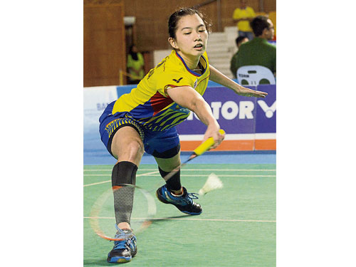  何艷美在紐西蘭羽賽8強不敵印尼的菲特莉亞妮，無緣女單半決賽。