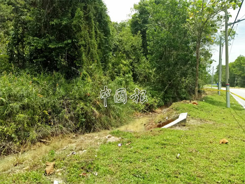 曼絨警方在距離案發地點約1公里的溝渠發現死者遺體。