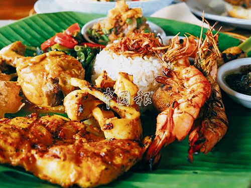 Nasi Campur結合了峇厘島烤檸檬草蝦，魷魚、魚、牛肉或雞肉的選擇，搭上當地的傳統辛辣香料，完全激活人們的食慾，胃口大開。 