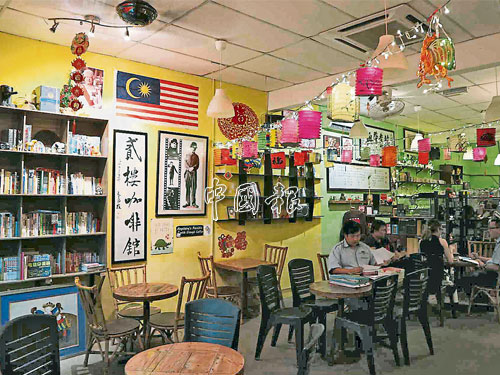 貳樓咖啡舘以咖啡為主打，環境舒適簡潔，是馬來西亞180間年度入圍潮尚咖啡館之一。