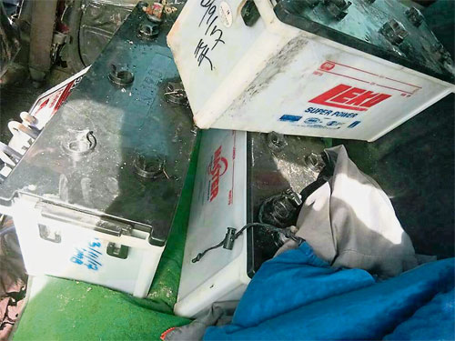 梳邦再也巡警於本月25日清晨值勤時，撞破並逮捕3名正在偷竊汽車電箱的嫌犯，當場起獲3台電箱。