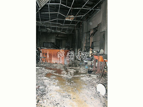 雙層店屋樓下的裁縫店失火，店內財物全被燒毀。