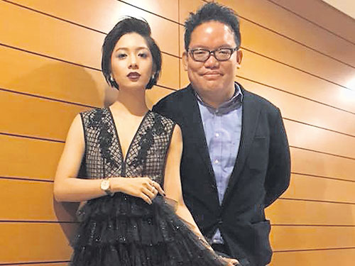  劉倩妏與楊毅恆合作無間，盛裝出席《金環獎》。 