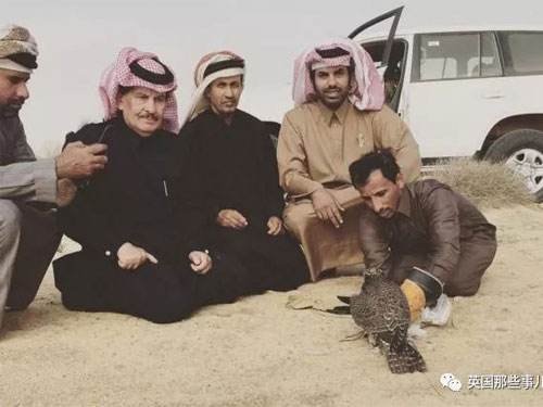  卡塔爾的這群王室成員當時在伊拉克南部的沙漠狩獵。 