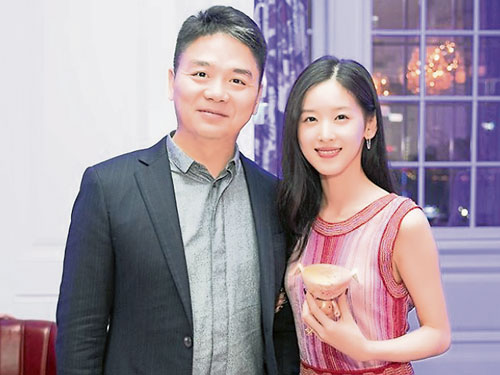  頂著外界的流言蜚語，劉強東與章澤天在2015年結婚。