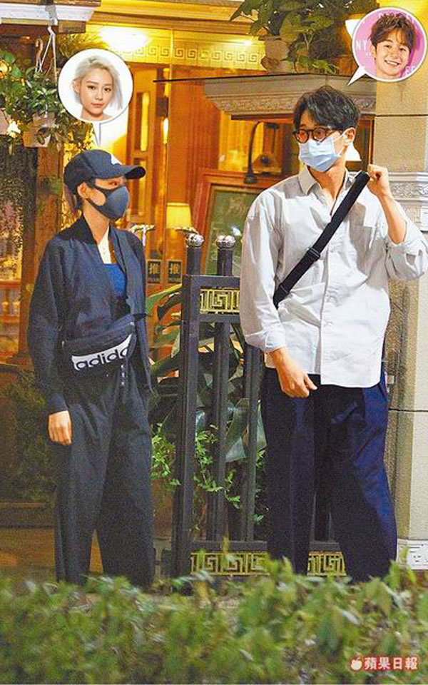 戴上口罩遮掩的張軒睿（右）與林明禎，餐後一起離開茶館。（圖/蘋果日報） 