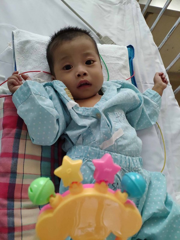 陈姓女婴创下越南15年换肝史上，年龄最小肝移植新纪录。（中央社）