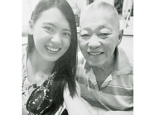 黃欣柔和可愛的爺爺。