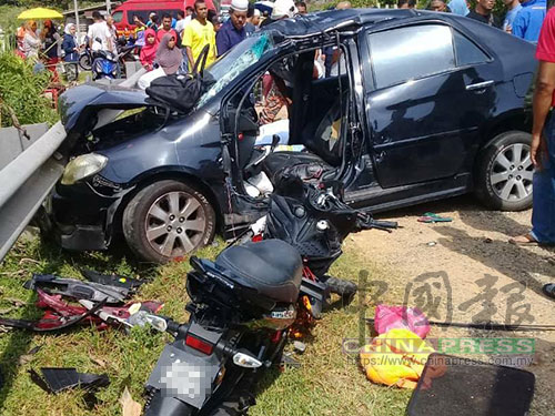 轎車與摩哆在華玲郊區路段發生碰撞,釀成4人死亡慘劇。