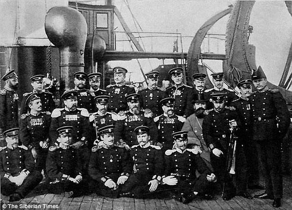 “頓斯科伊號”的海軍人員。 