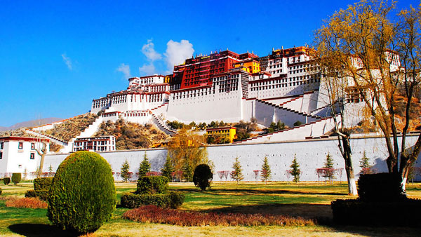 秋天的“布達拉宮”是前往西藏高原遊玩時，絕對不可錯過的經典景點。