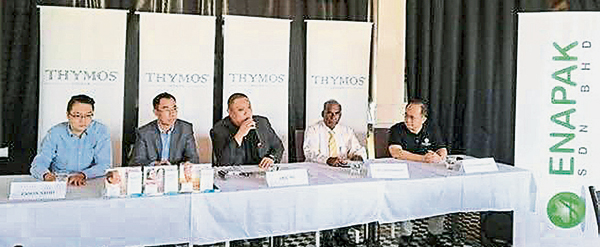 Enapak Marketing有限公司及Thymos廠商代表，於8月9日召開記者 會，回應衛生部指Thymos抗手足口症/流感噴劑效果無根據的文告。
