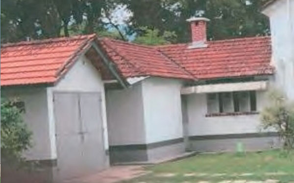 峇都蘭樟巷的公務員宿舍範圍雜物已被清除。（拍攝日期為2018年2月7日，圖取自總審計司報告）
