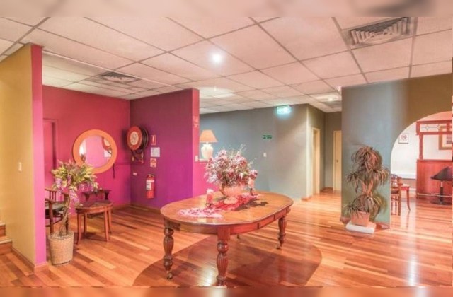 悉尼许多合法妓院房产正在出售中，内装十分浪漫。