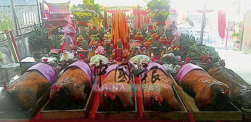  芙蓉濟公佛壇舉辦祀神活動獲得全國各州善信的大力捐贈，祭神品十分豐富。 