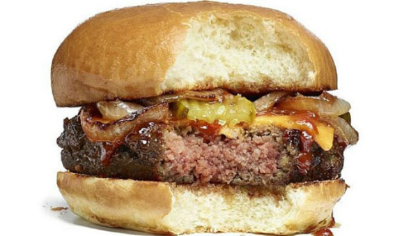  一款“有血有肉”的素肉漢堡，即將在連鎖快餐店發售。圖：互聯網