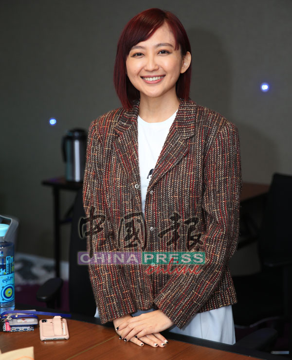 李欣怡首次进驻早晨节目，与陈峰和潘小潘搭档主持《早点UP》。 