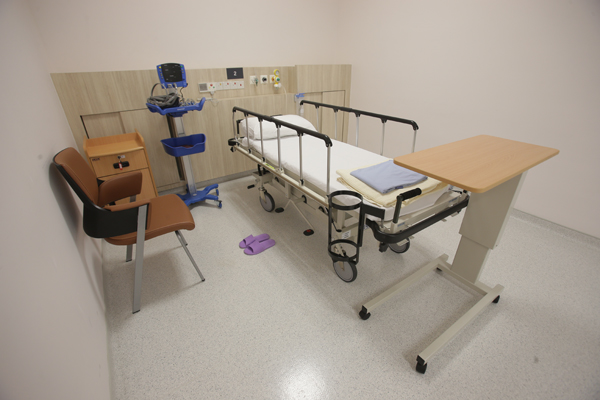 CVSKL的设施与设备完善，备有60个位，其中包括14个床位的加护病房。
