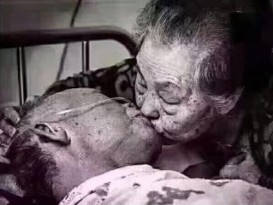《吻别》黑白照 重现80年动人爱情