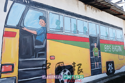 还记得那些年我们搭过的黄色巴士吗?