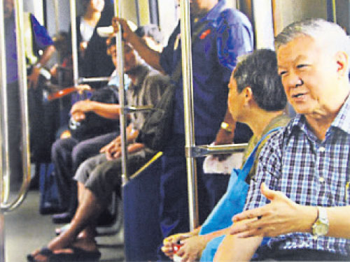 退休后，蔡细历乘搭轻快铁到吉隆坡出席活动。