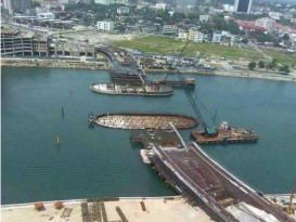 东南亚首座车行吊桥 明年4月启用