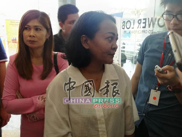 马来女艺人兼巫统支持者爱丽苏丽雅蒂向媒体证实罗丝玛已经离开该局总部。