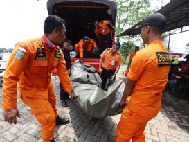 ◤印尼空难◢狮航客机载189人坠海 已发现人体尸骸