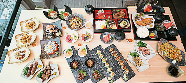 Akiyoshi秋吉居酒屋日本料理餐厅，推出符合不同搭配的日本料理，符 合不同的市场需求。