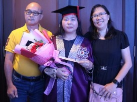 槟城联邦特殊教育学校毕业礼‧爸妈见证聋哑女获优秀奖 无声的骄傲！