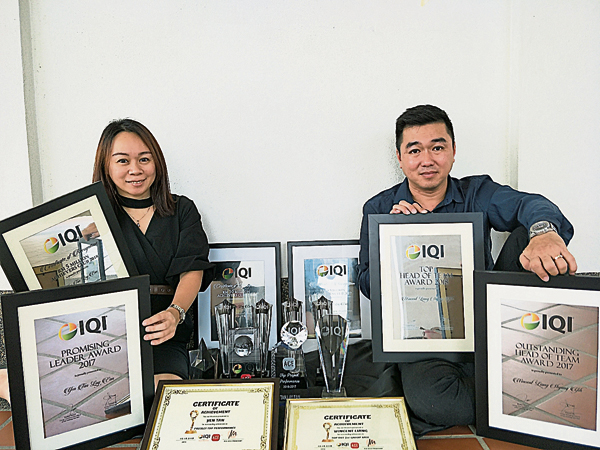 <b>陈俐燕（左）及梁翔奕，经过多年努力耕耘，获得不少奖项。</b>