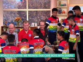 泰国洞穴少年应邀赴英 与救援人员喜相逢