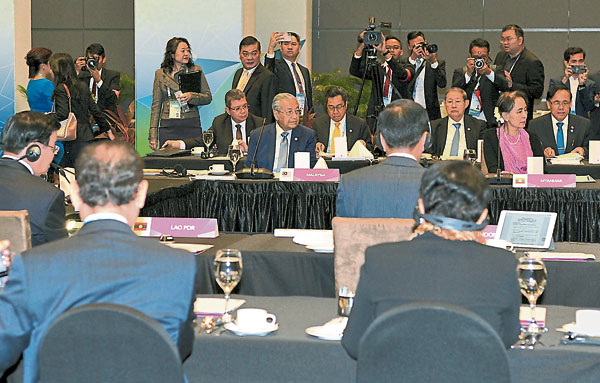 马哈迪和众东协领袖出席东协澳洲非正式早餐峰会。