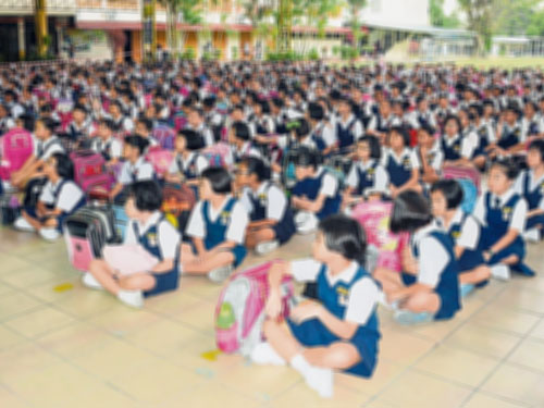    ■教育部宣布废除小学一至三年级的考试，替代方案不明朗，令校方和家长担忧。