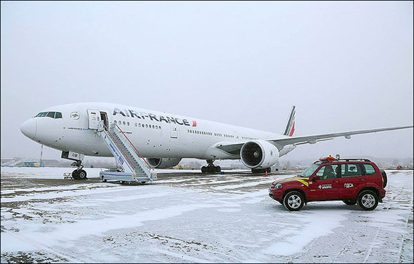 在伊尔库茨克机场紧急降落的法航客机。图:互联网   